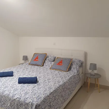 Apartman Sukosan Apartment *